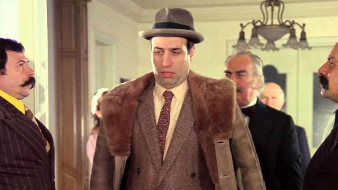 Çarıklı Milyoner backdrop