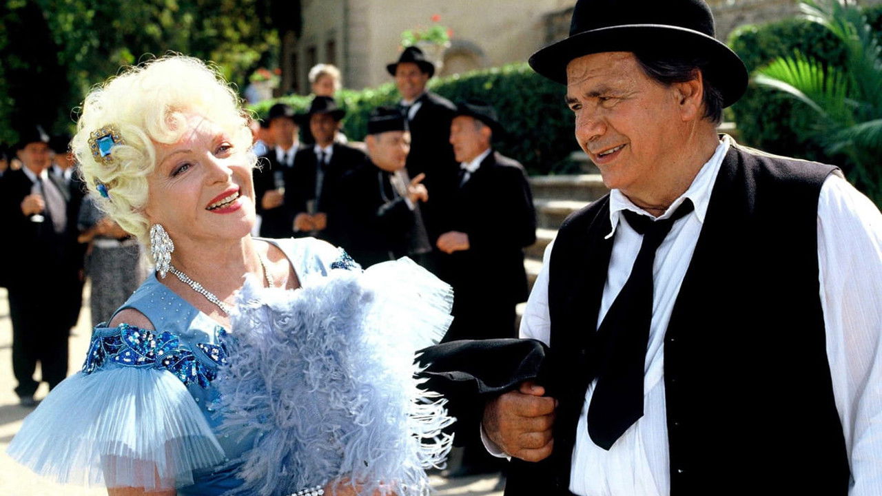 Polly West est de retour backdrop