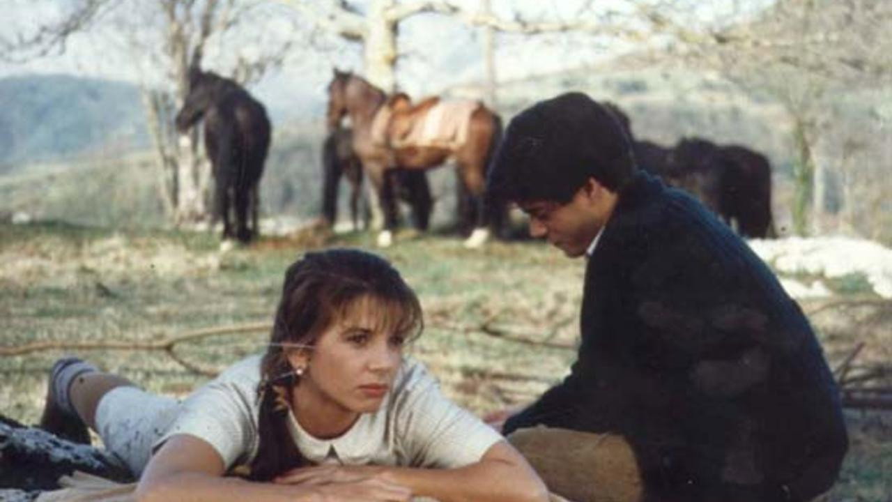 Los jinetes del alba backdrop