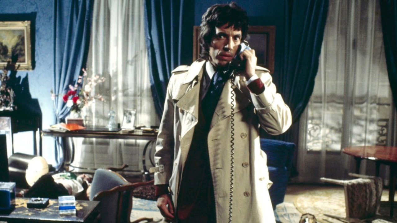 La Mort d'un touriste backdrop