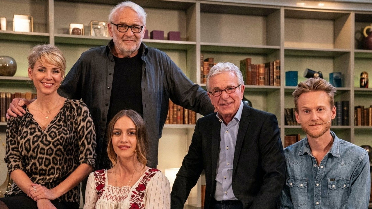 Spørg Charlie backdrop