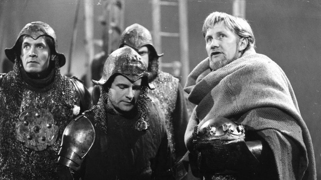 The Wars of the Roses backdrop