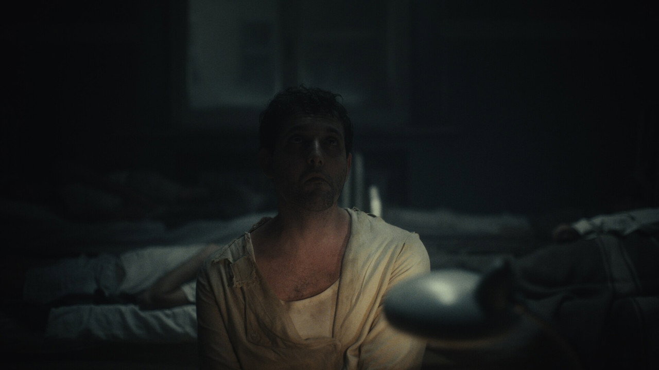 La Clessidra Umana backdrop