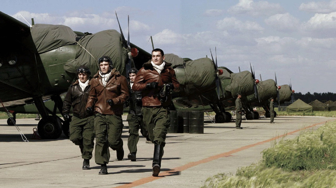 远去的飞鹰 backdrop