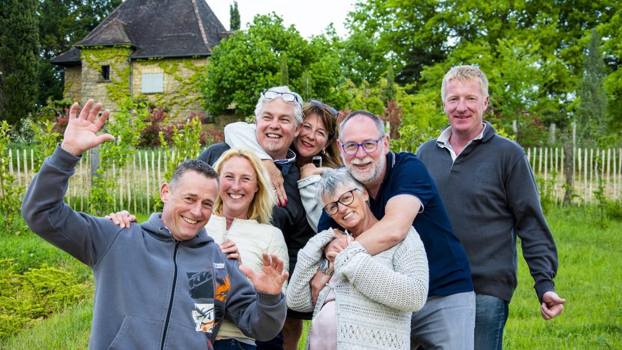 Met vier in bed backdrop