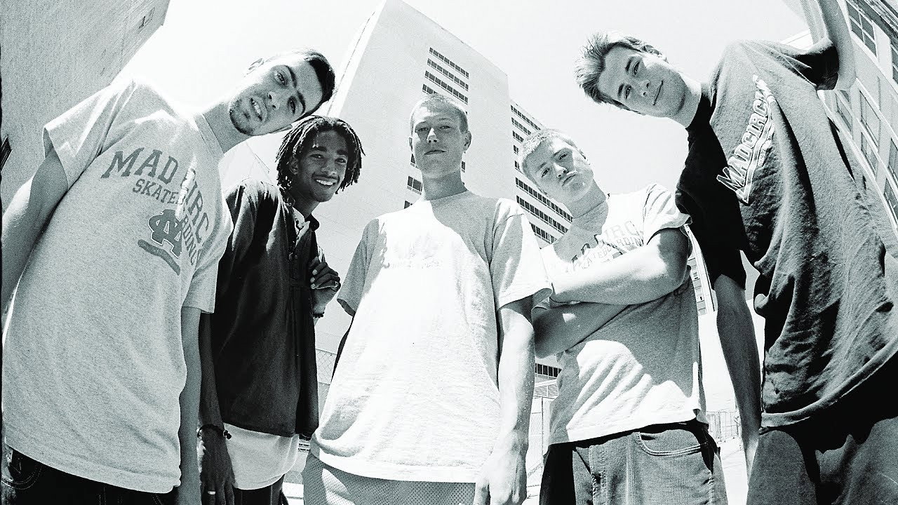 Mad Circle - 5ive Flavors backdrop