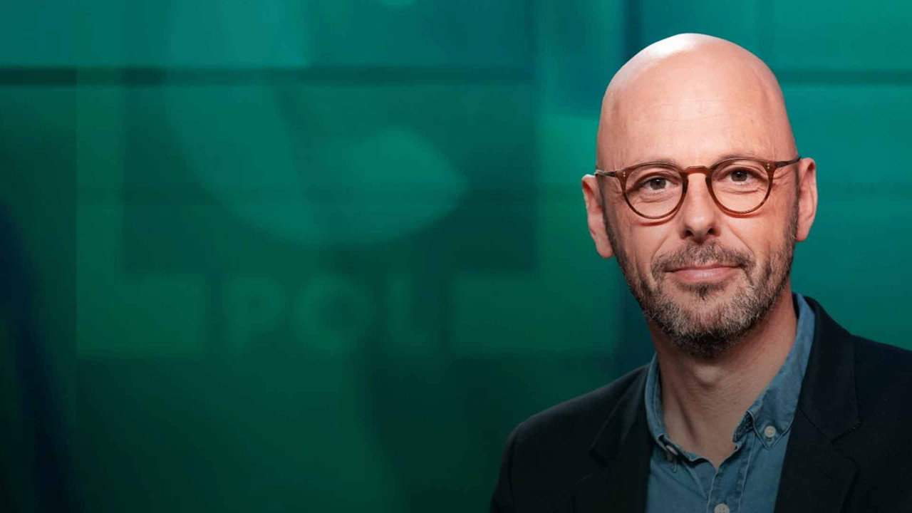 C Politique backdrop