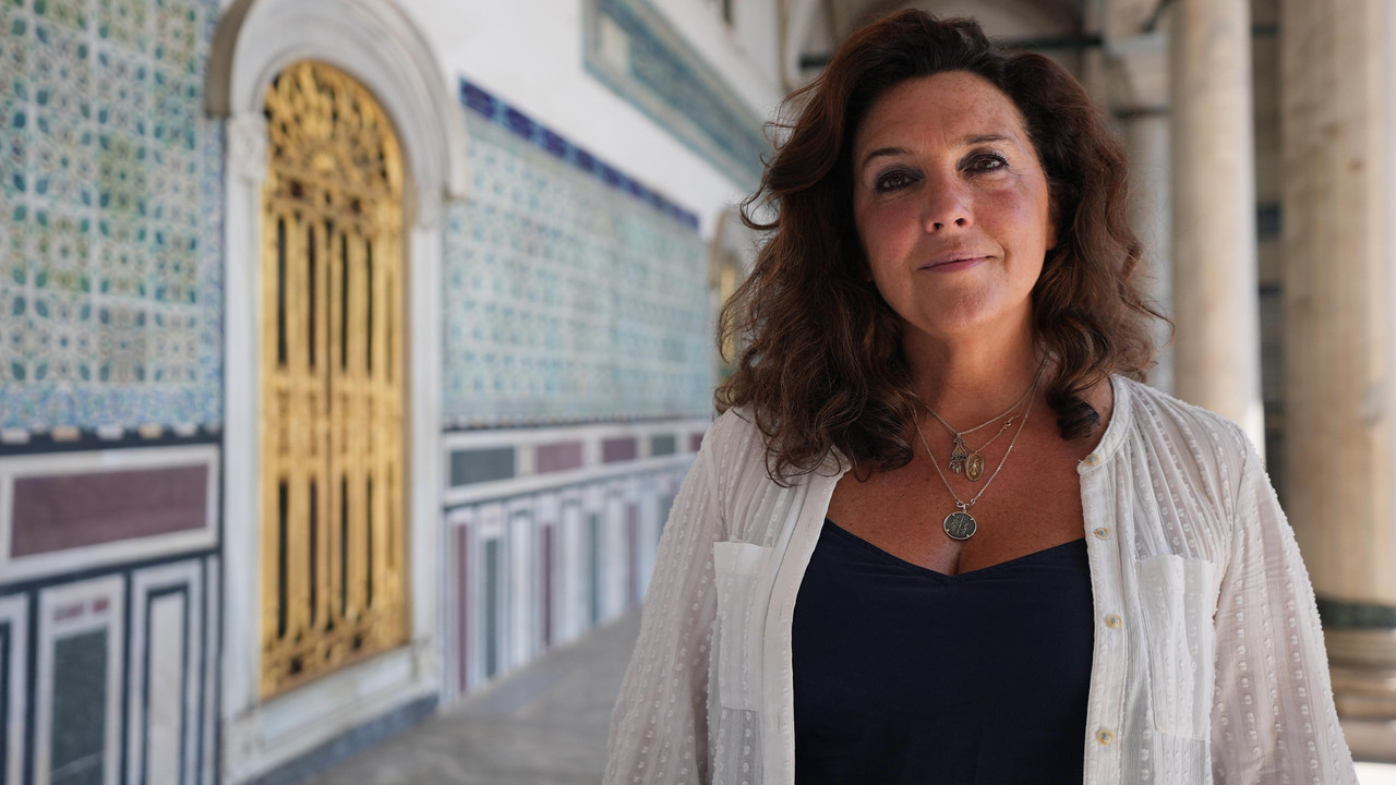 Bettany Hughes' Treasures of the World backdrop