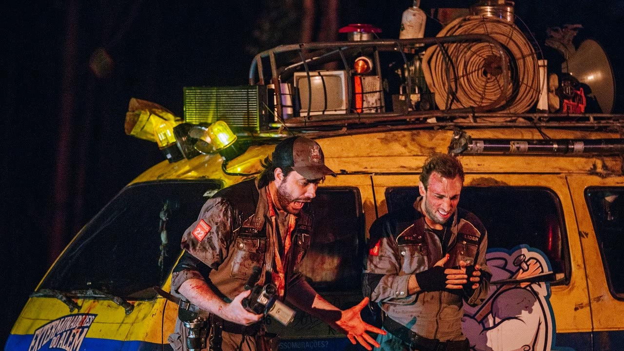 Exterminadores do Além backdrop