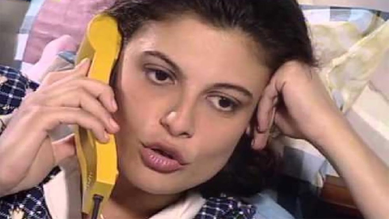 Έξι Ψέματα και Μια Αλήθεια backdrop