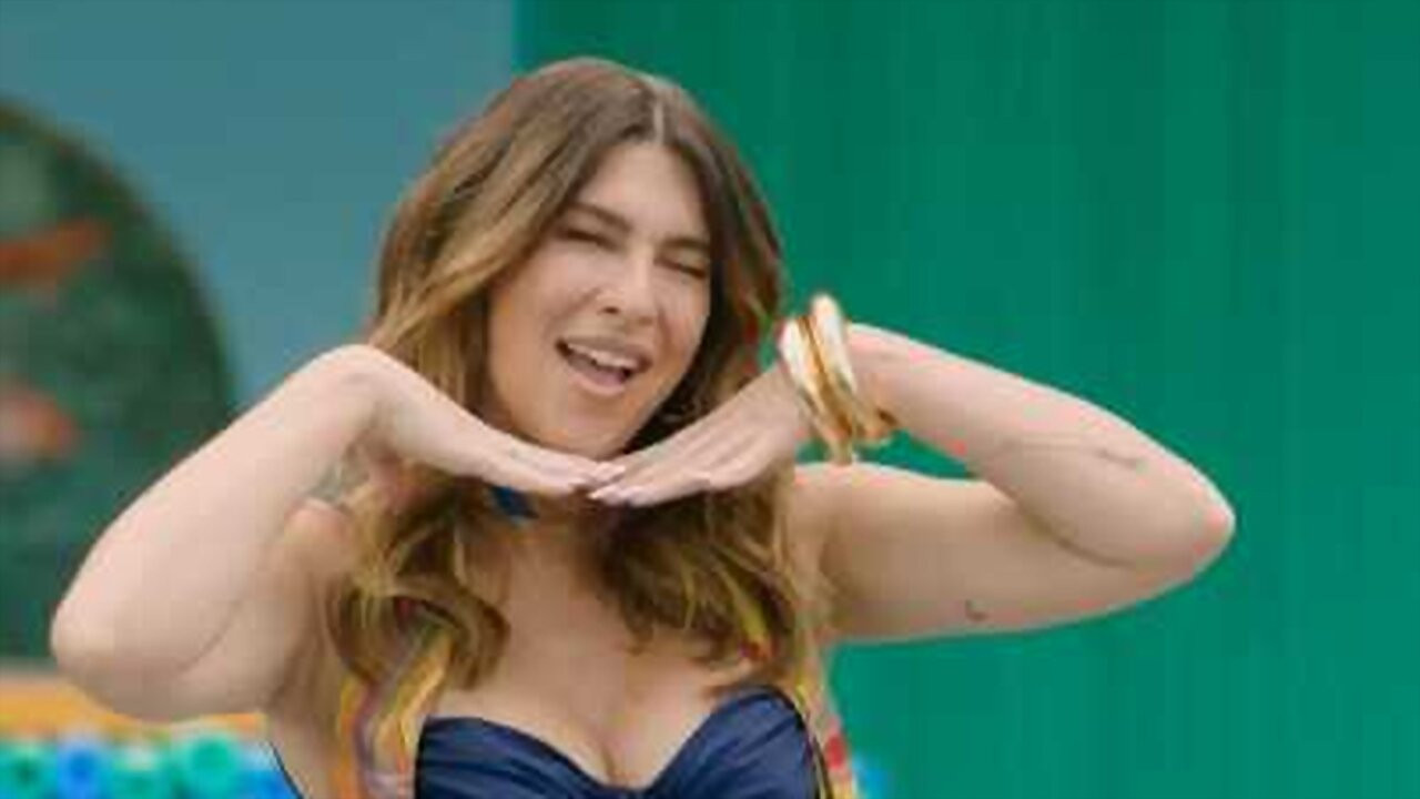 Na Piscina, Com Fê Paes Leme backdrop