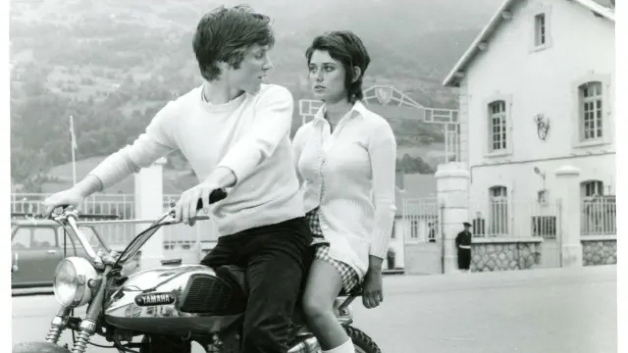 Les Sesterain ou le miroir 2000 backdrop