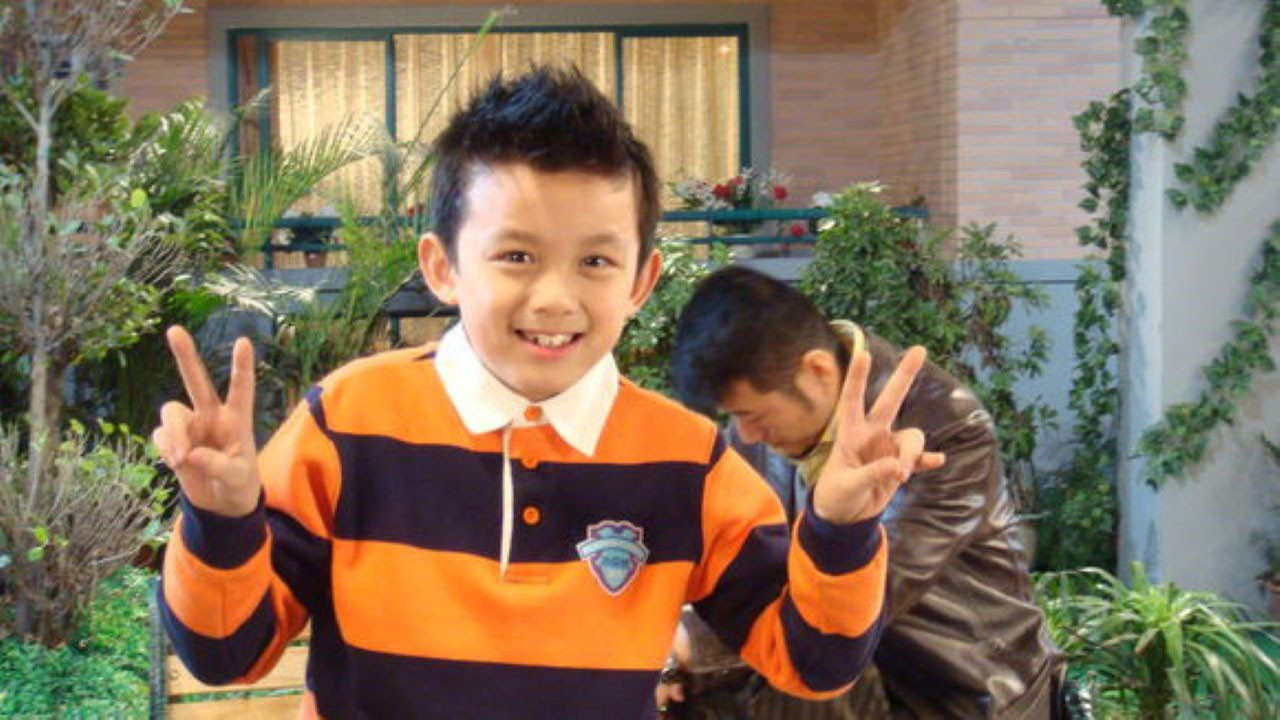 Home With Aliens backdrop