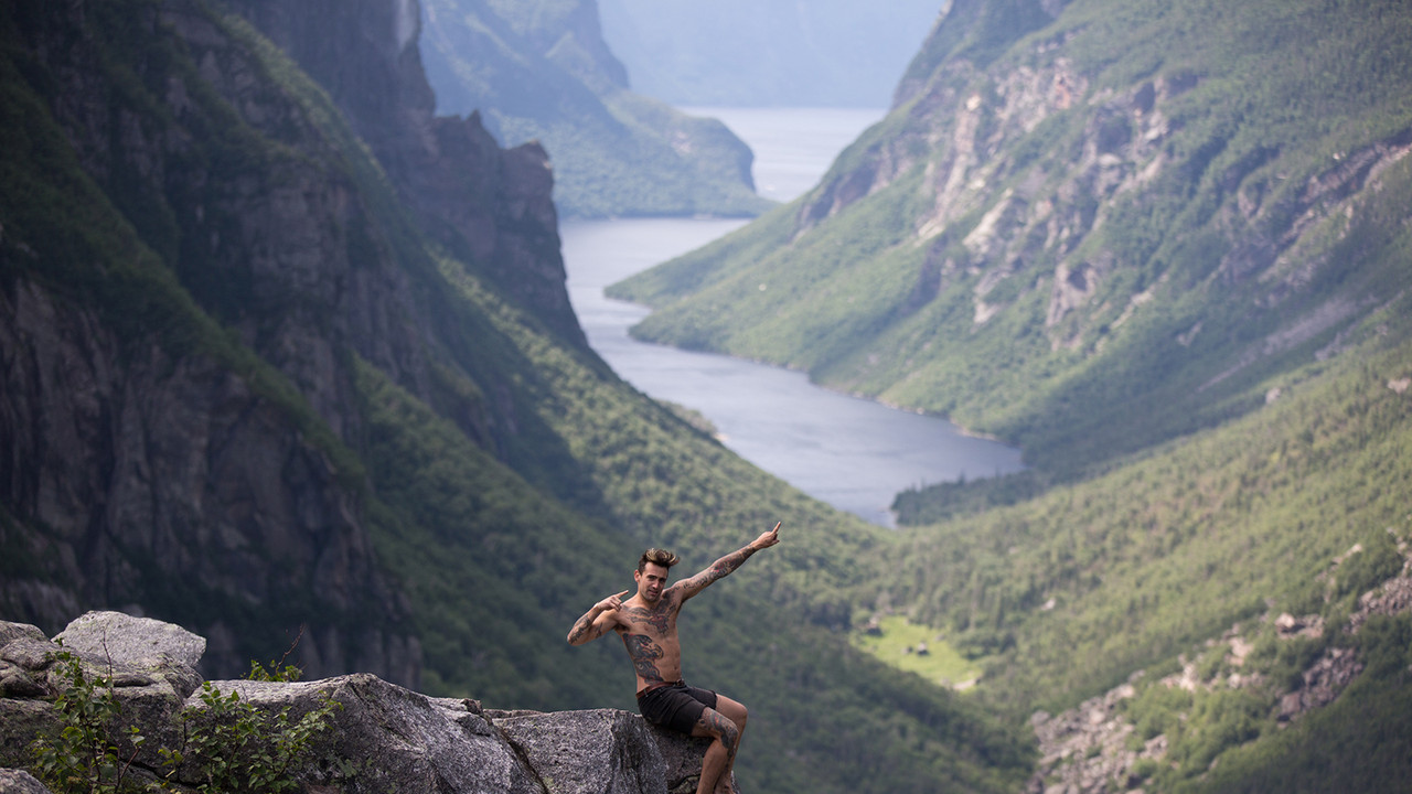 Far and Wide backdrop