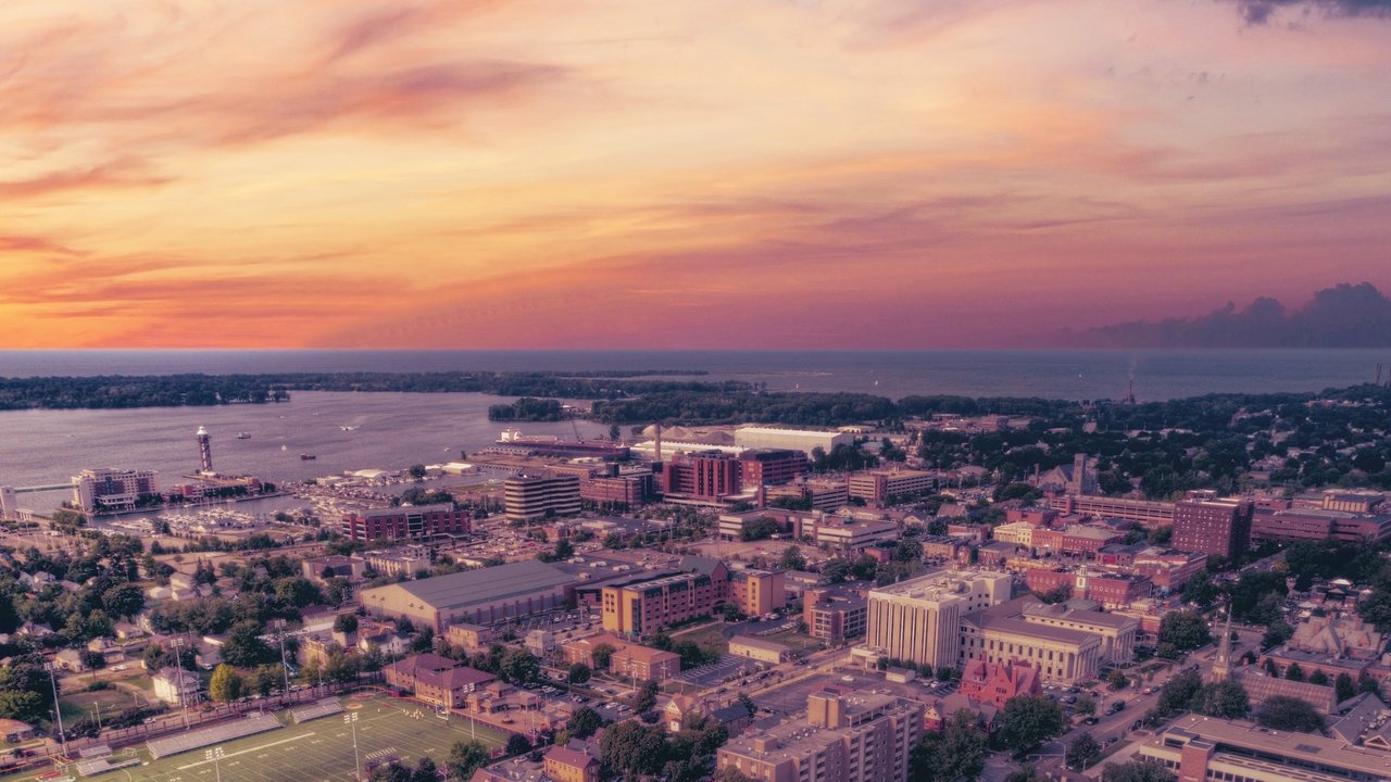 Undercover Billionaire: Comeback City backdrop