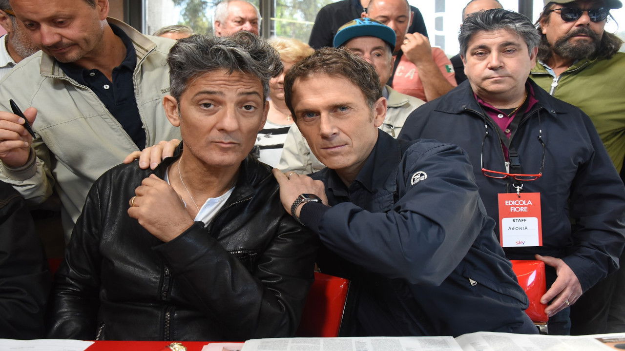 Fiore newsstand backdrop