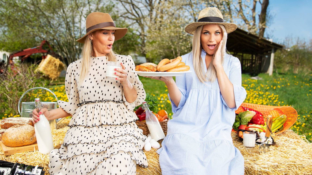 Hvad har jeg i munden, mor - med Amalie og mor backdrop