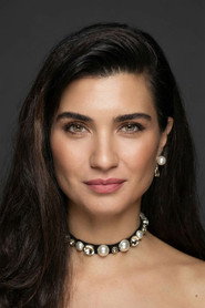 Photo of Tuba Büyüküstün as Ada