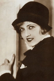 Photo of Dolly Grey as Maud, la pittrice