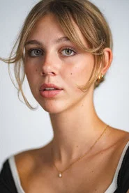Photo of Elle Graham as Savannah Dillon