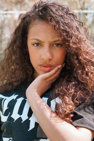 Photo of Thamia Timas Soares as Ish