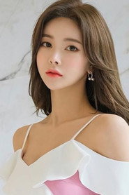 Photo of Shin Sae-rom as Kang Mi-yeon
