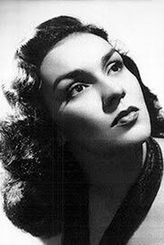 Photo of Raquel Revuelta as Carmen Miyares de Mantilla
