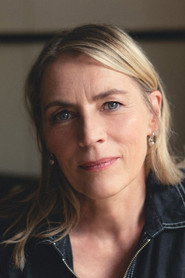 Photo of Saskia Reeves as Linda