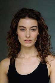Photo of Mirthe Tavernier as Alice
