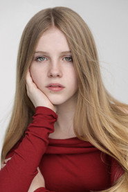Photo of Alyla Browne as Dee