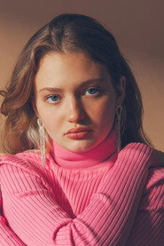 Photo of Mayline Dubois as Chloé