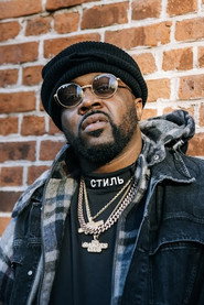 Photo of Sean Joseph Pompey as Dee (as Smoke DZA)