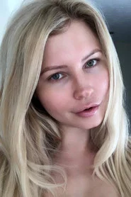 Photo of Carrie Minter