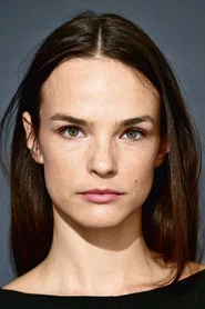 Photo of Tina Vrbnjak as Iza