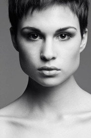Photo of Roxanne Fernandes as Renee