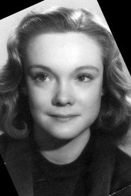 Photo of Lise Topart as Mariette