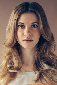 Photo of Émilie Leclerc as Élyse