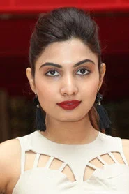 Photo of Avani Modi as Nazneen Malik, from Lahore