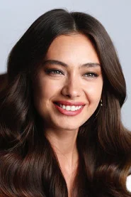 Photo of Neslihan Atagül as Dilara / Handan
