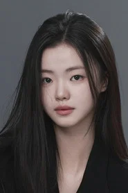 Photo of Kim Si-a as Yoon Ju-won