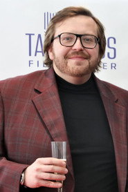 Photo of Roy Nugen as Manny Dredger