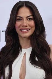 Photo of Demet Özdemir as Sanem Aydın