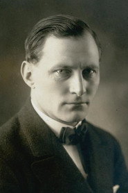 Photo of Tronier Funder as Offizier