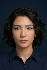 Photo of Aybüke Pusat as Dilara