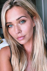 Photo of Sandra Kubicka as Warszawski's girlfriend