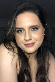 Photo of Julia Loureiro as Bruna