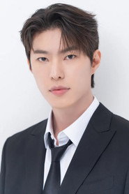 Photo of Shin Myung-sung as Hwang Tae-in