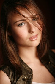 Photo of Viktoria Vinyarska as Izzy Davis