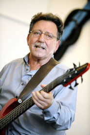 Photo of Tamás Mihály as basszusgitár