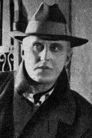Photo of Georgiy Sprantse as Nils Unger, communist from Hamburg
